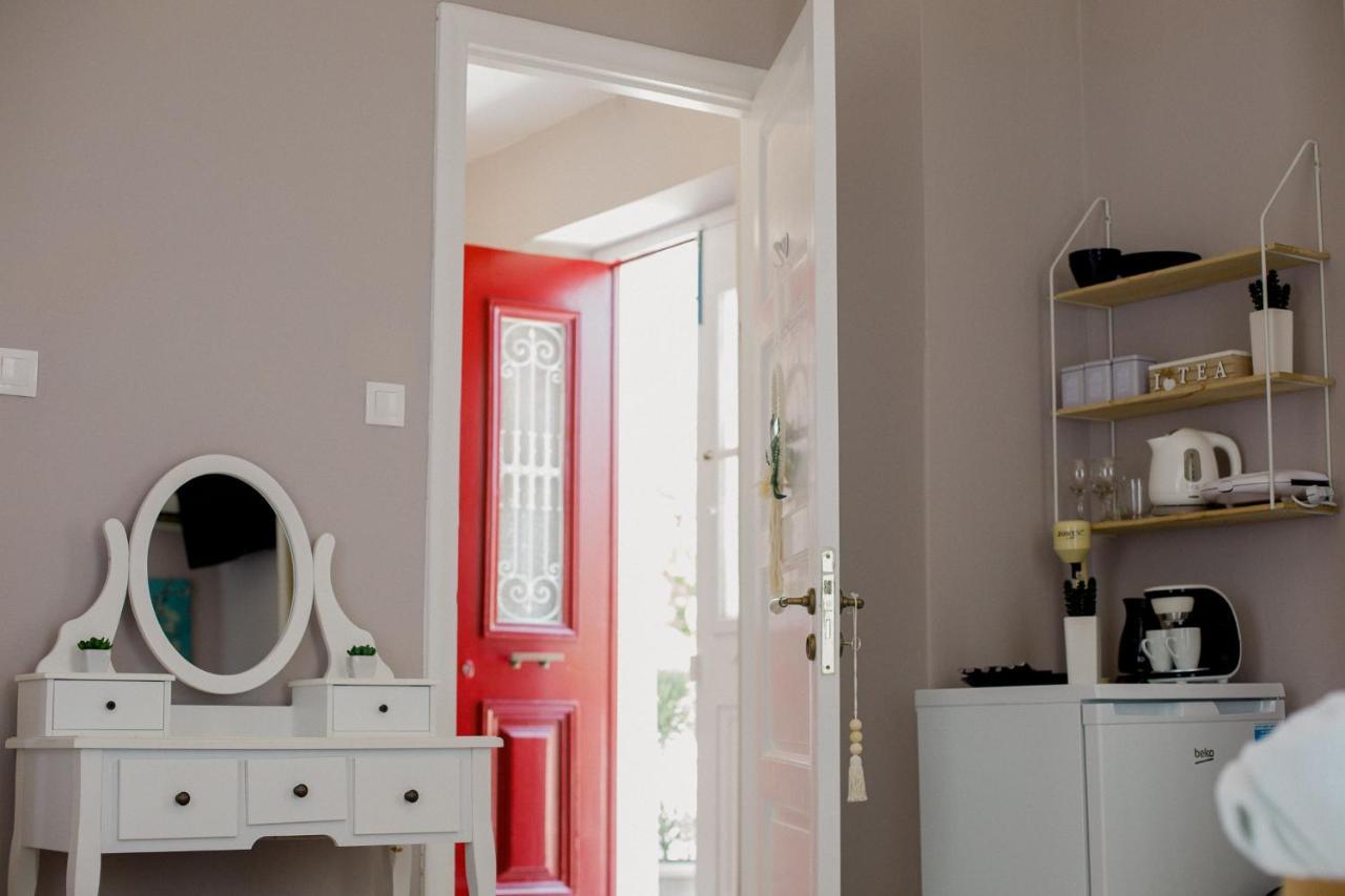 Rooms In Yard Corinto Esterno foto