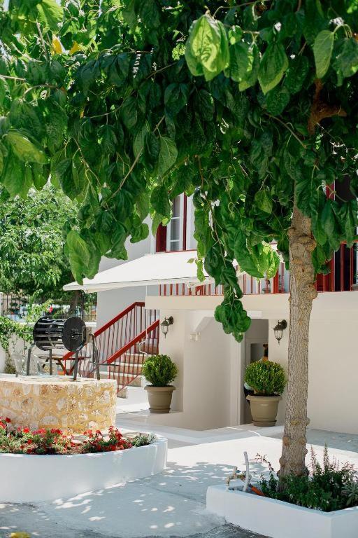 Rooms In Yard Corinto Esterno foto